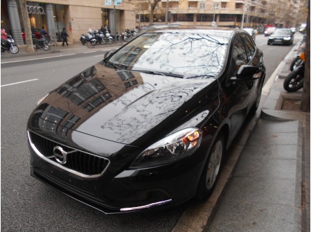 Volvo V40 2.0 D2 Negro Onyx Metalizado con 8km del 2016 en Barcelona